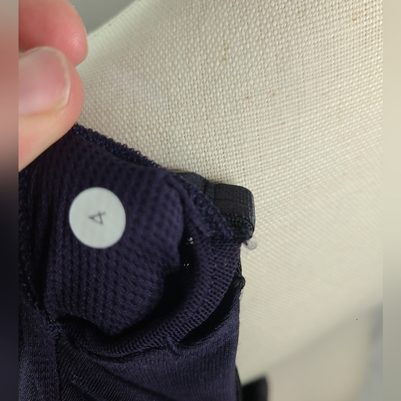 Lululemon Spin It To Win It Tank Black Swan / Raspberry Glo Light size 4 - Picture 8 of 8